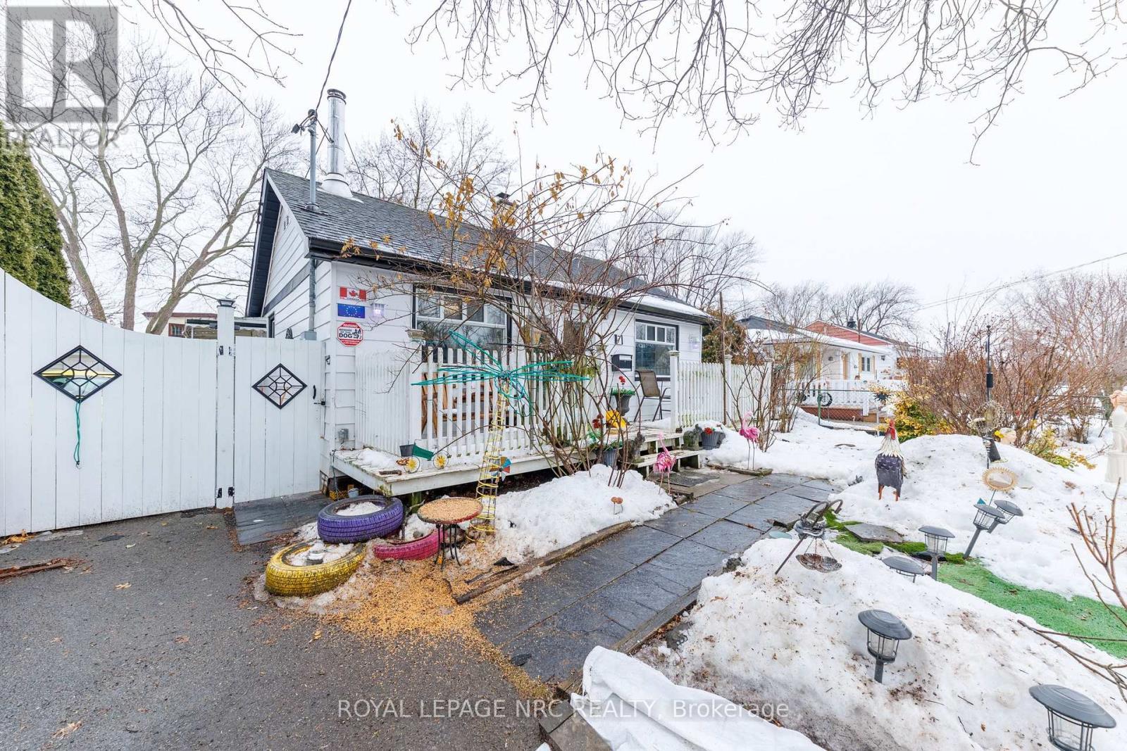 7 Vera Street, St. Catharines (Western Hill), ON - Outdoor