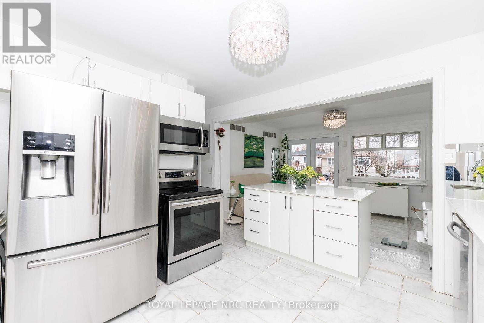 7 Vera Street, St. Catharines (Western Hill), ON - Indoor Photo Showing Kitchen