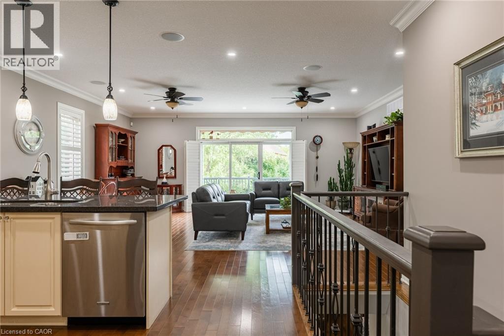 13 Iron Bridge Court, Caledonia, ON - Indoor Photo Showing Kitchen With Upgraded Kitchen