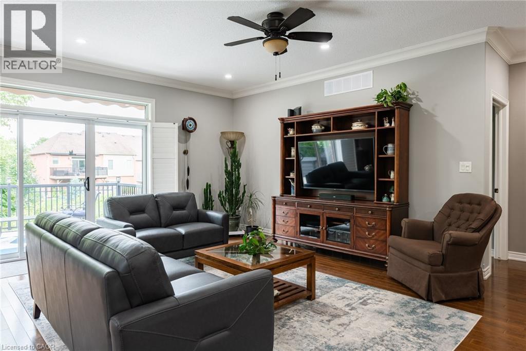 13 Iron Bridge Court, Caledonia, ON - Indoor Photo Showing Living Room