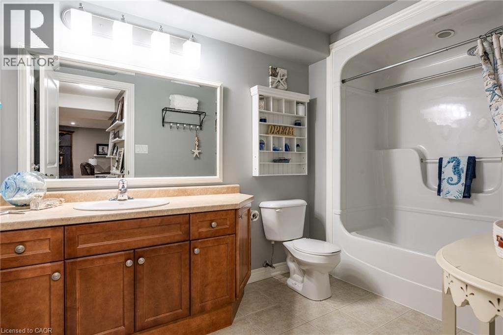 13 Iron Bridge Court, Caledonia, ON - Indoor Photo Showing Bathroom