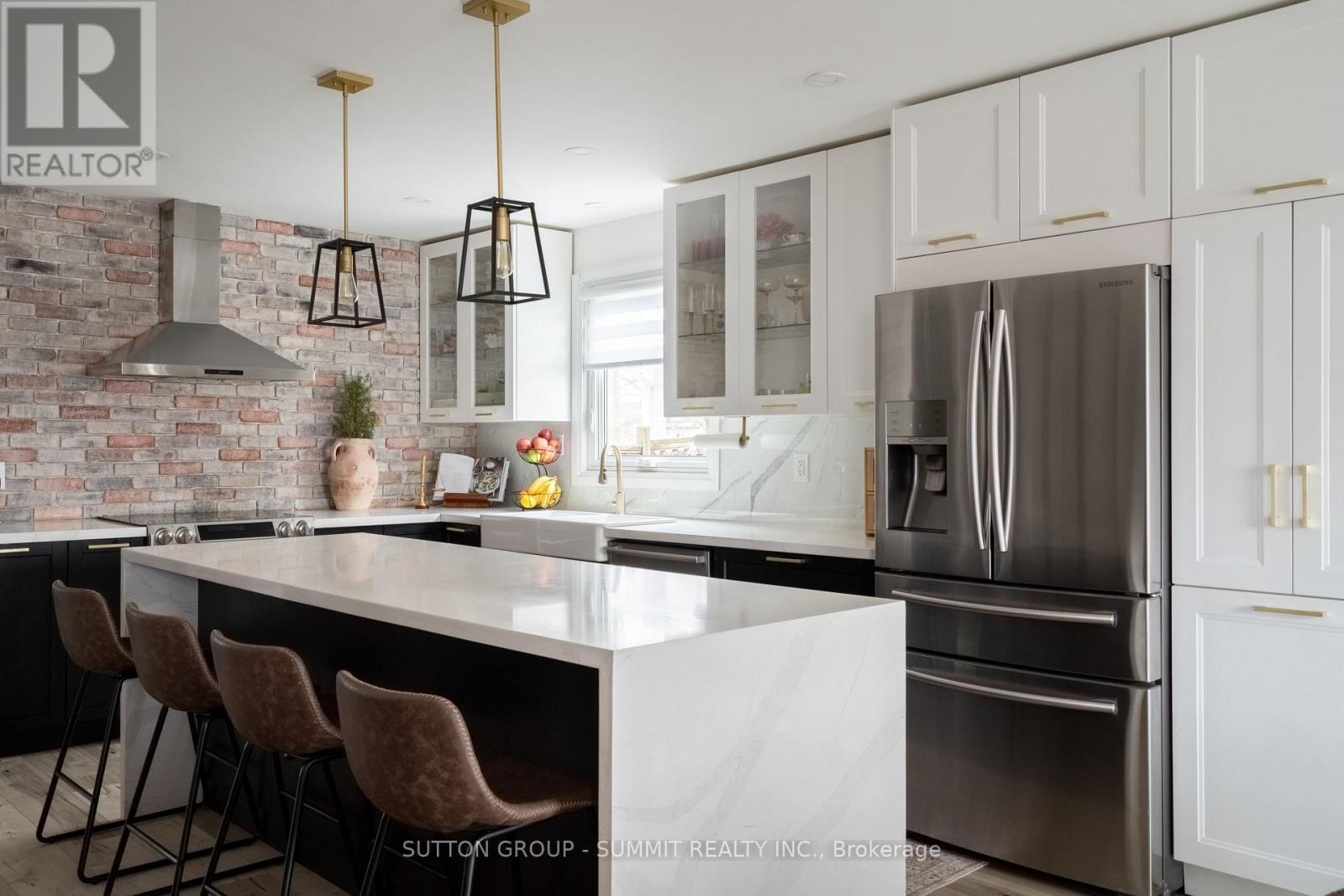 30 Buchanan Crescent, Thorold, ON - Indoor Photo Showing Kitchen With Upgraded Kitchen