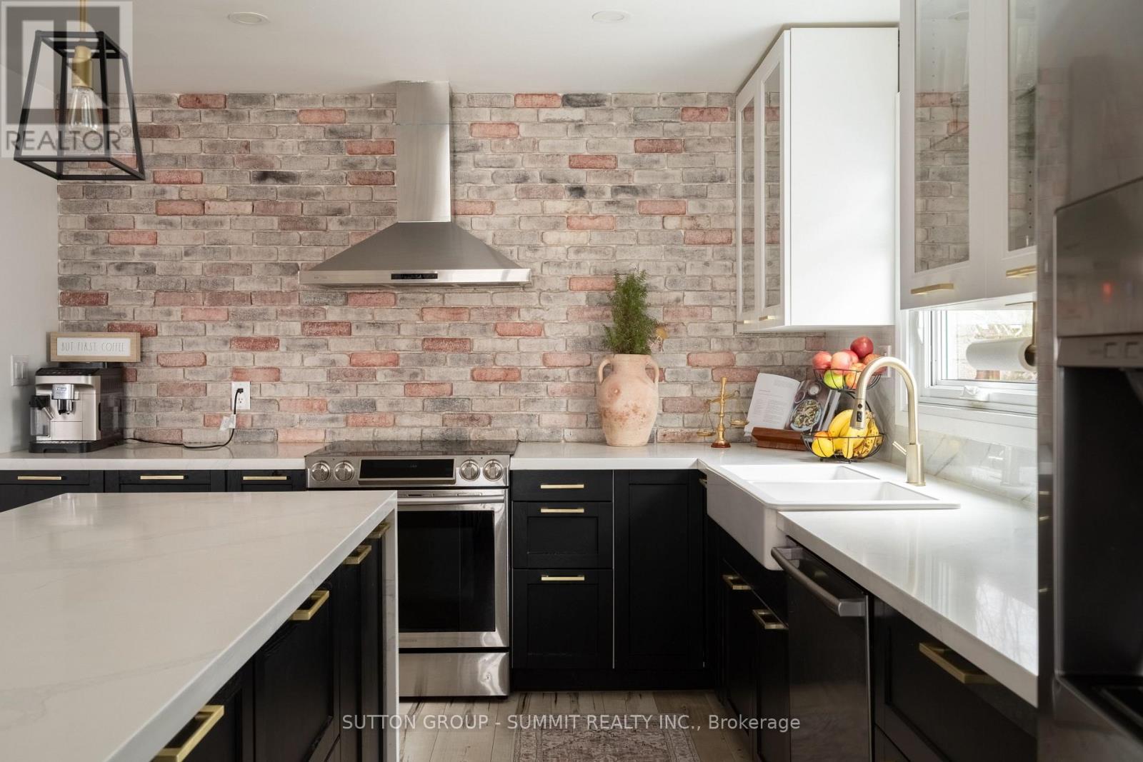 30 Buchanan Crescent, Thorold, ON - Indoor Photo Showing Kitchen With Upgraded Kitchen