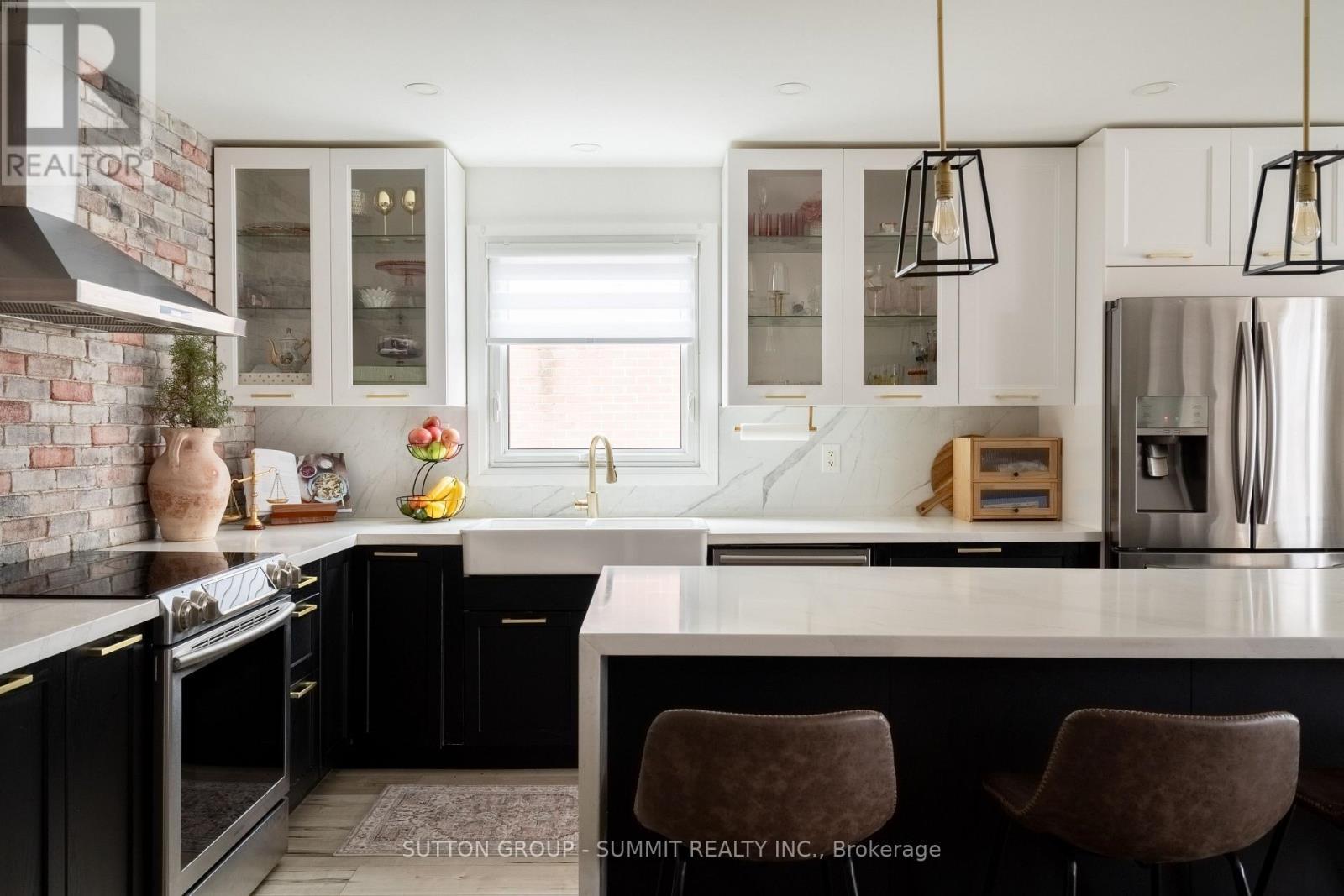 30 Buchanan Crescent, Thorold, ON - Indoor Photo Showing Kitchen With Upgraded Kitchen