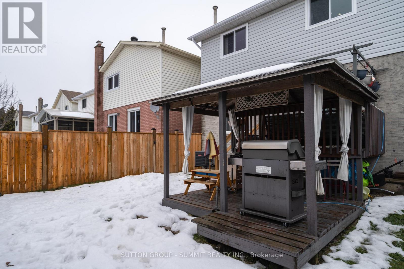 30 Buchanan Crescent, Thorold, ON - Outdoor