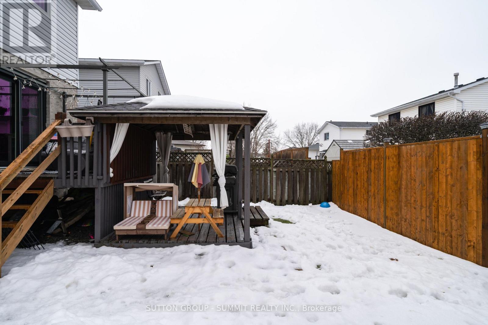 30 Buchanan Crescent, Thorold, ON - Outdoor