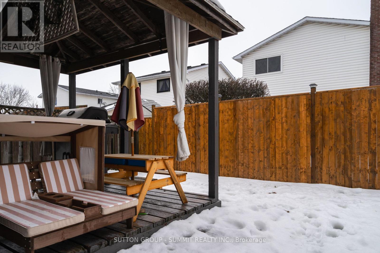 30 Buchanan Crescent, Thorold, ON - Outdoor With Exterior