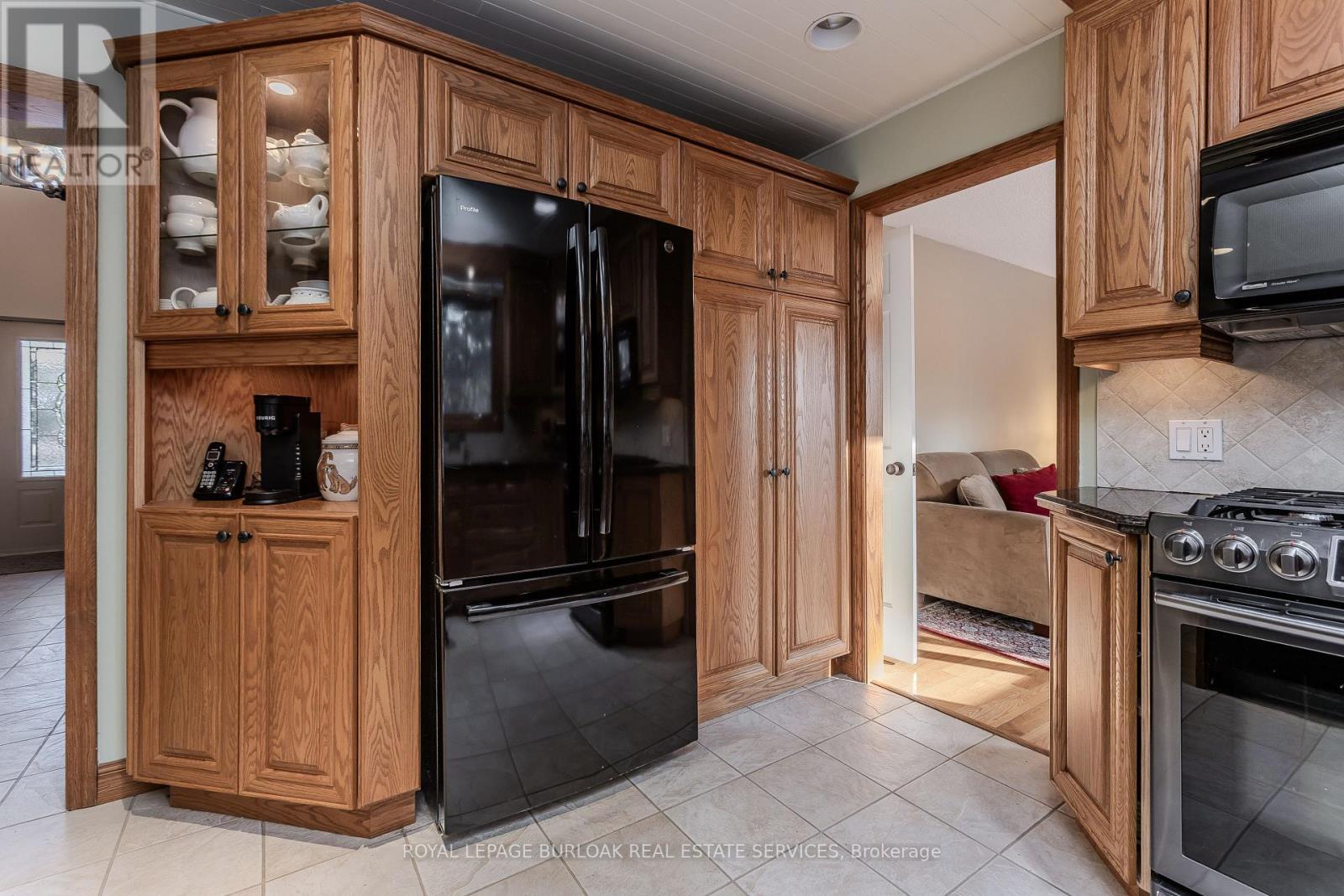 2431 Britannia Road, Burlington, ON - Indoor Photo Showing Kitchen