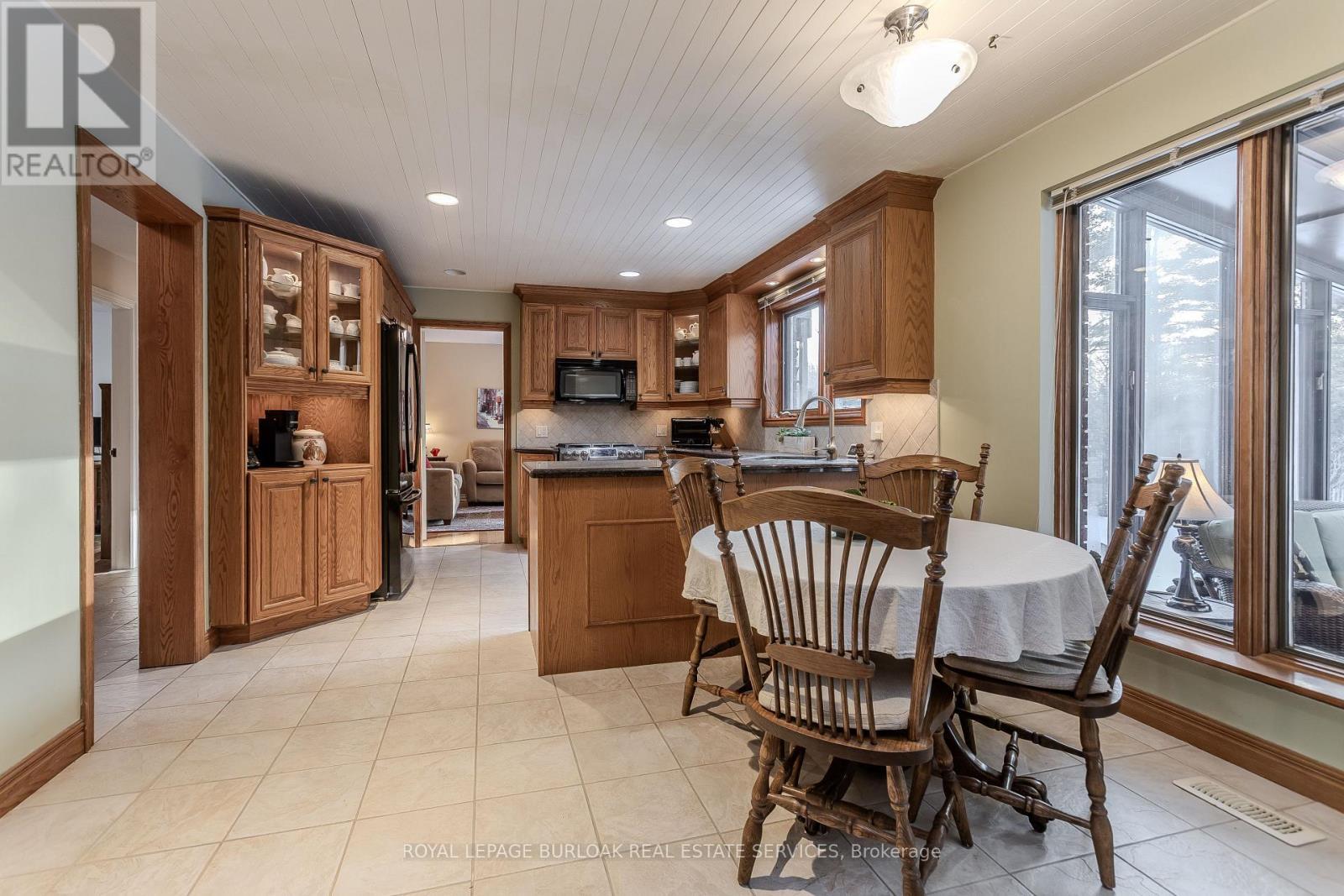 2431 Britannia Road, Burlington, ON - Indoor Photo Showing Dining Room