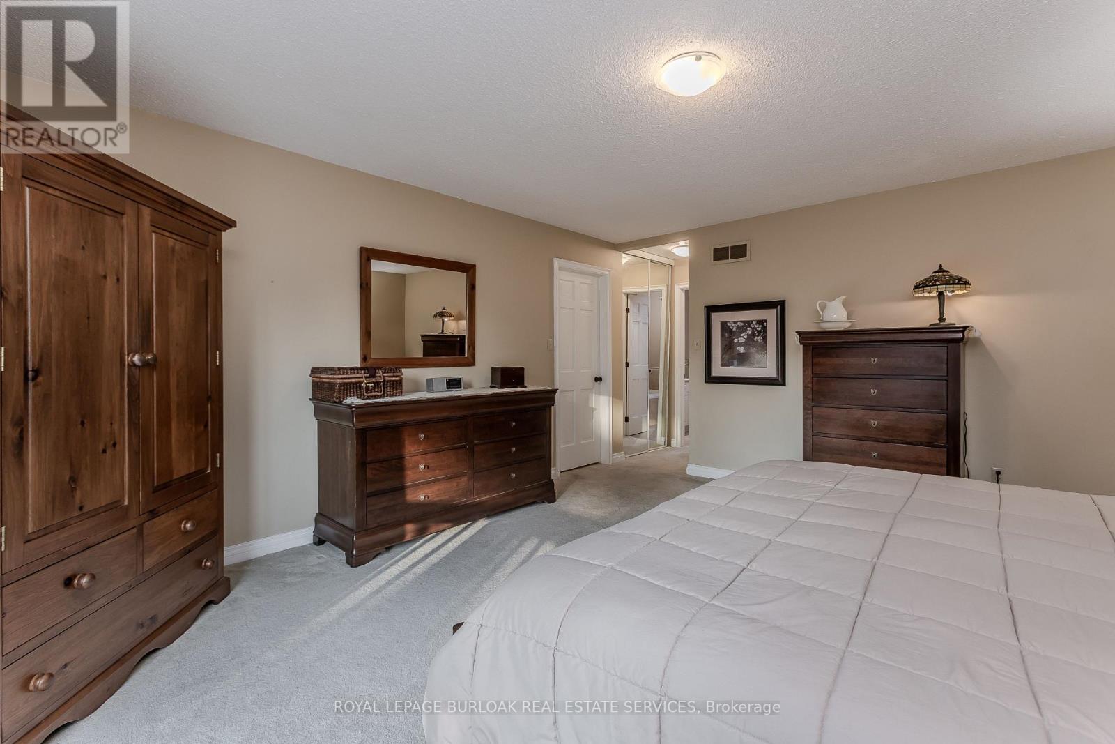 2431 Britannia Road, Burlington, ON - Indoor Photo Showing Bedroom