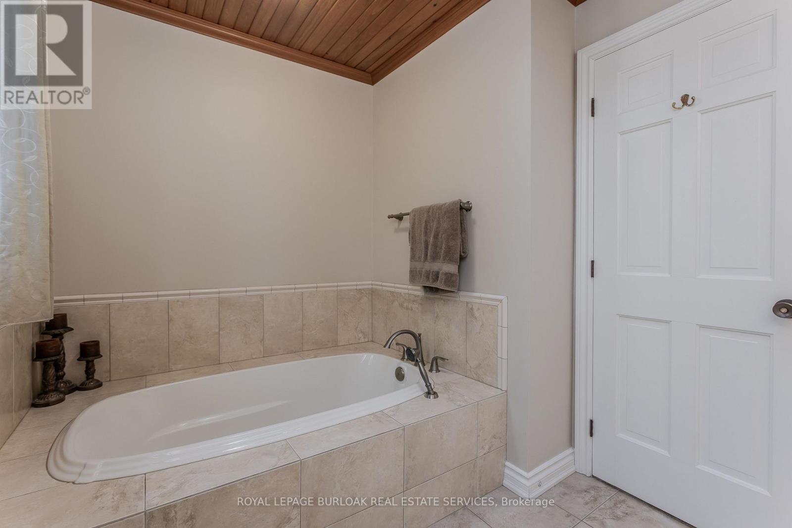 2431 Britannia Road, Burlington, ON - Indoor Photo Showing Bathroom