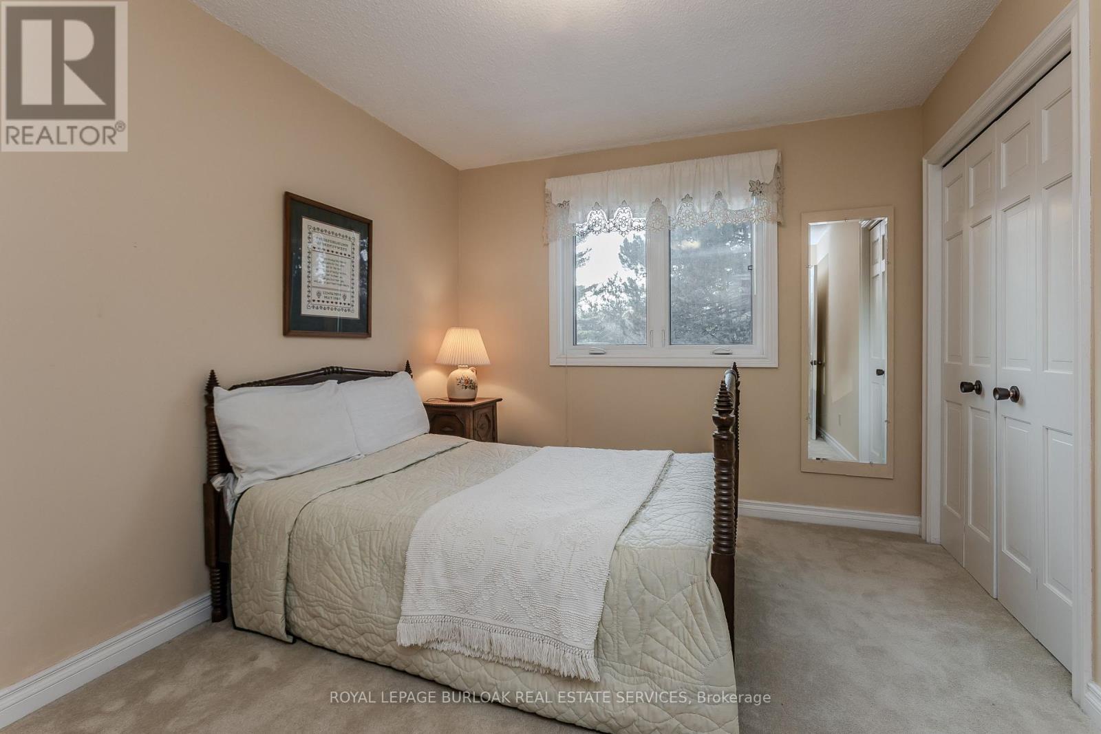 2431 Britannia Road, Burlington, ON - Indoor Photo Showing Bedroom