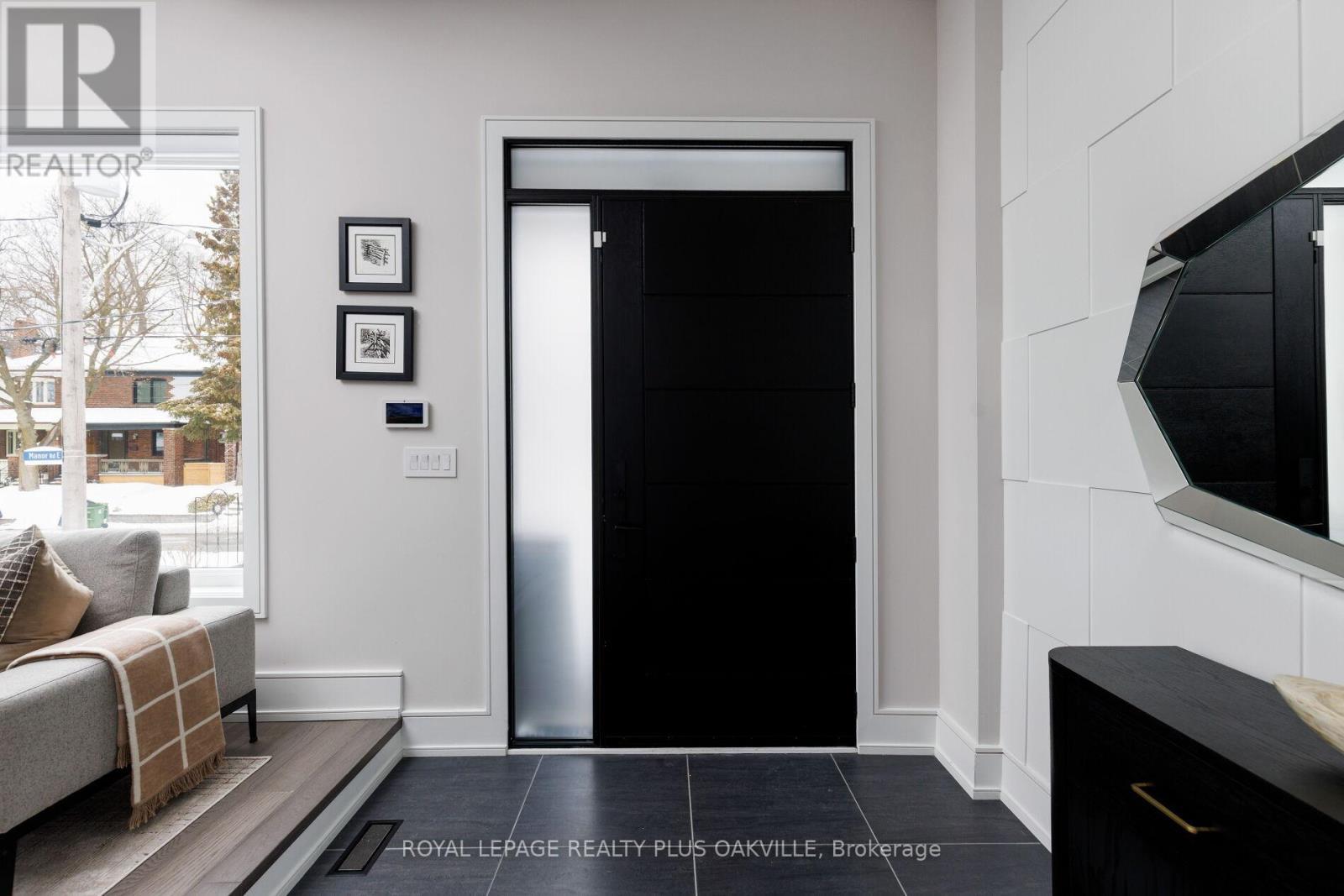 367 Manor Road E, Toronto, ON - Indoor