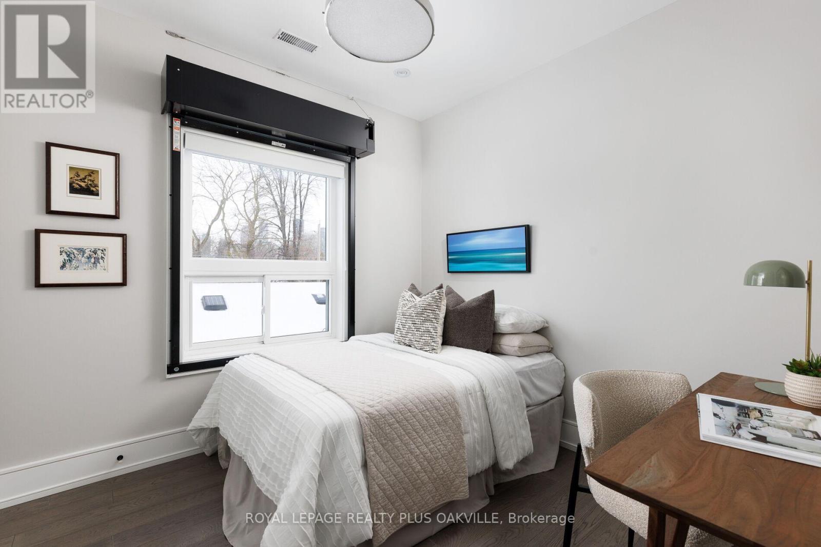 367 Manor Road E, Toronto, ON - Indoor Photo Showing Bedroom