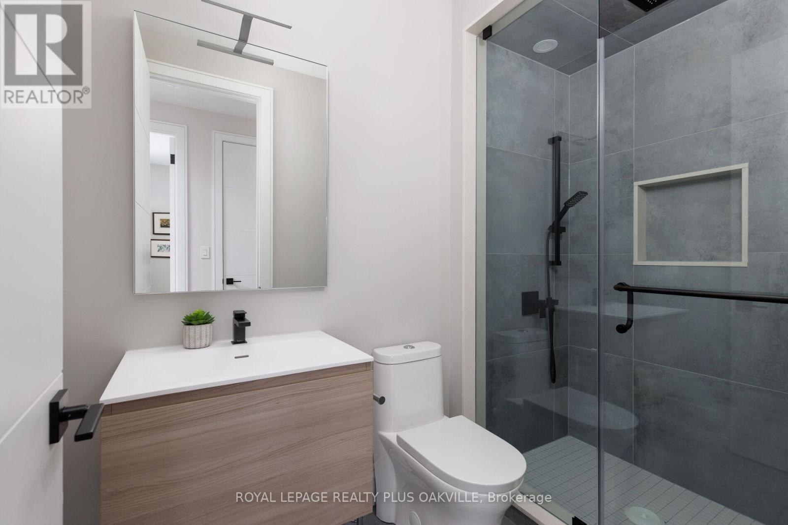 367 Manor Road E, Toronto, ON - Indoor Photo Showing Bathroom