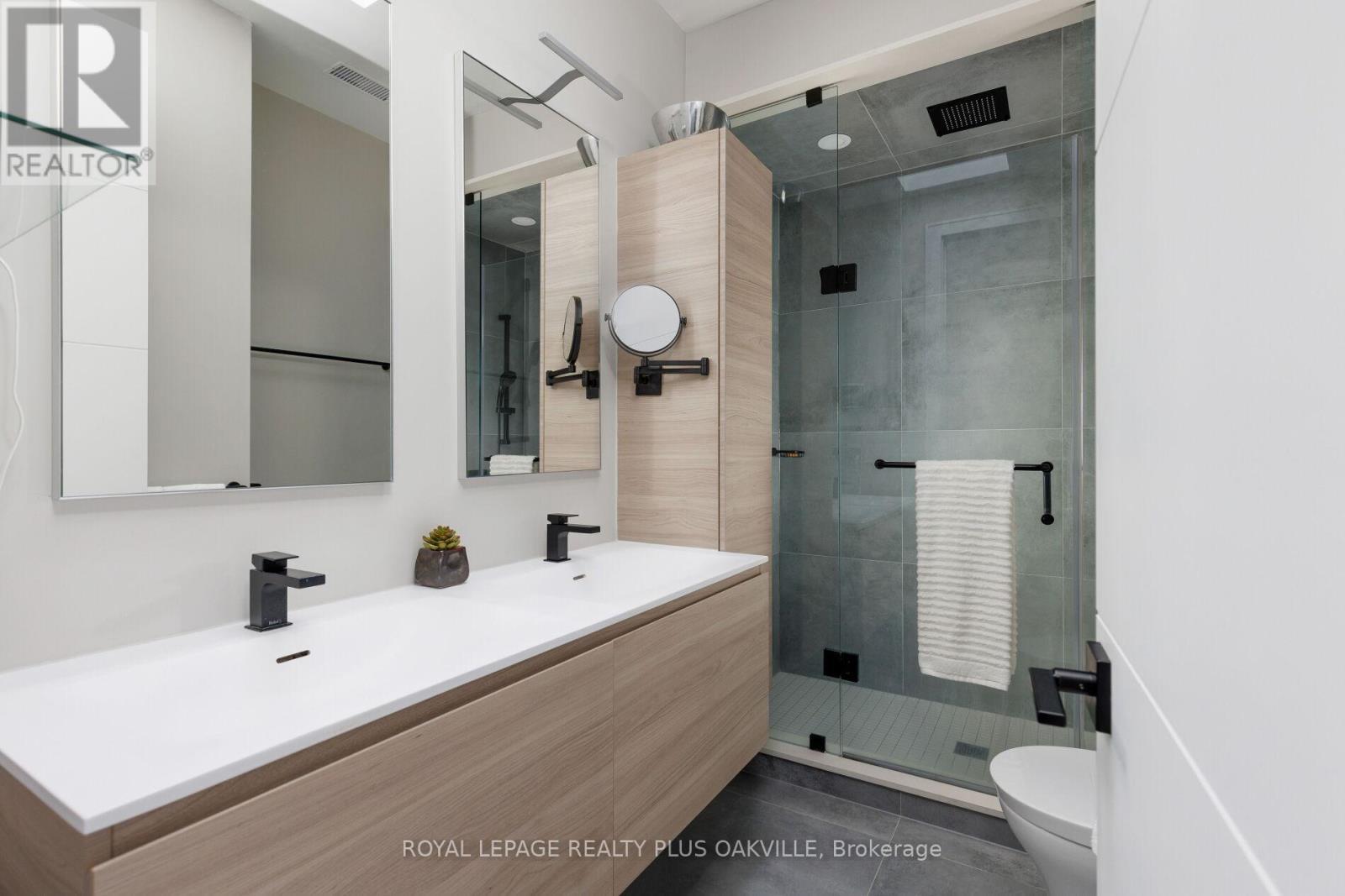 367 Manor Road E, Toronto, ON - Indoor Photo Showing Bathroom