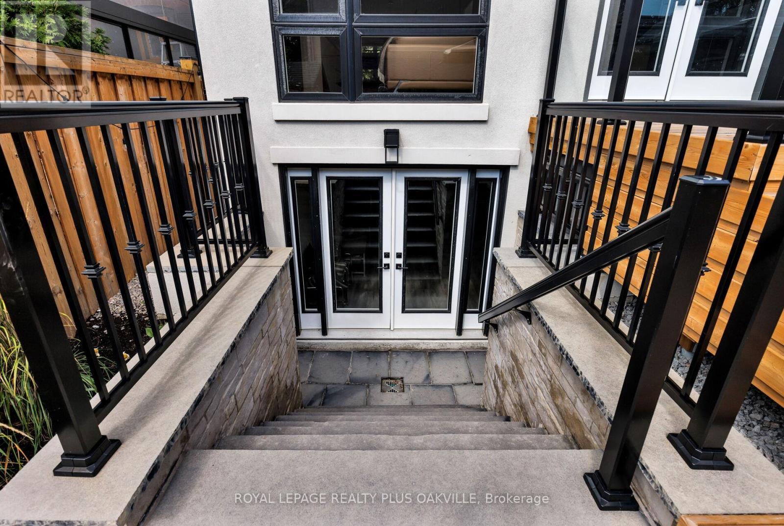 367 Manor Road E, Toronto, ON - Outdoor With Exterior