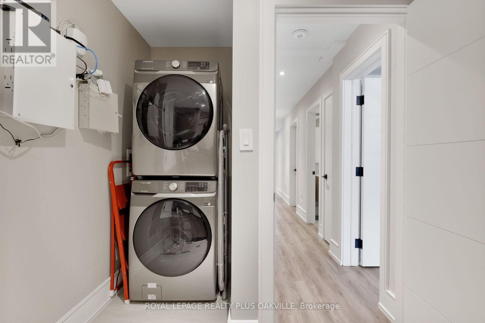367 Manor Road E, Toronto, ON - Indoor Photo Showing Laundry Room