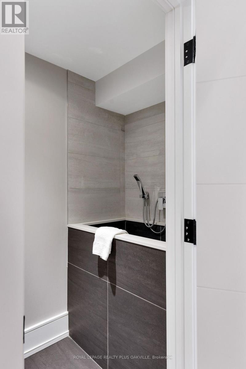 367 Manor Road E, Toronto, ON - Indoor