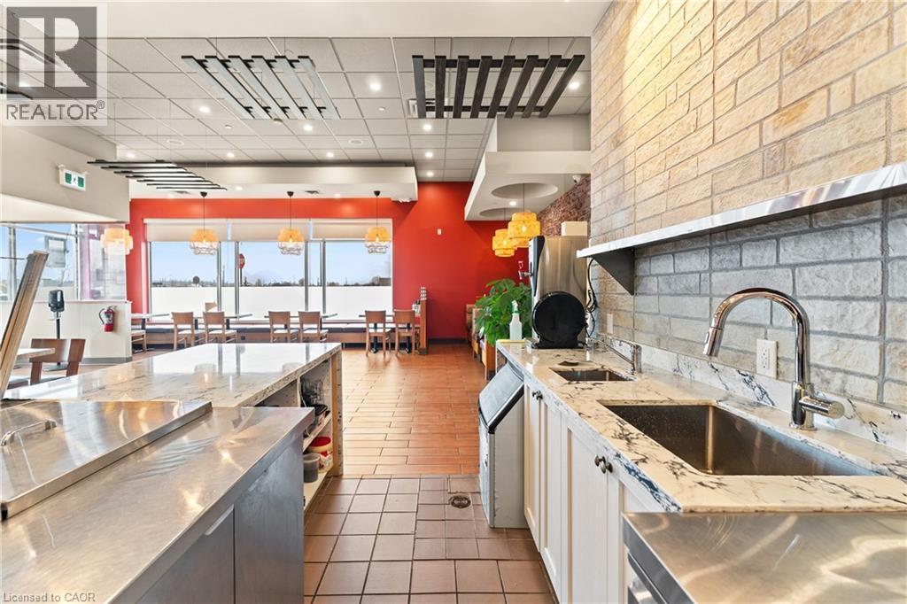 516 Centennial Parkway Unit# 101, Hamilton, ON