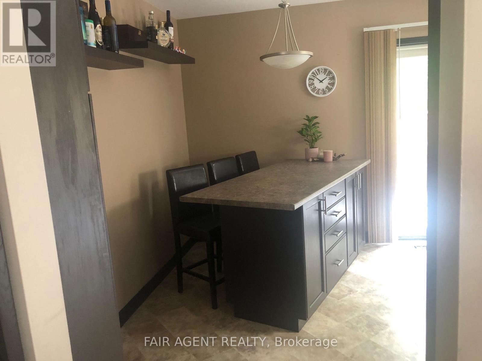 562 Erinbrook Drive, Kitchener, ON - Indoor Photo Showing Laundry Room