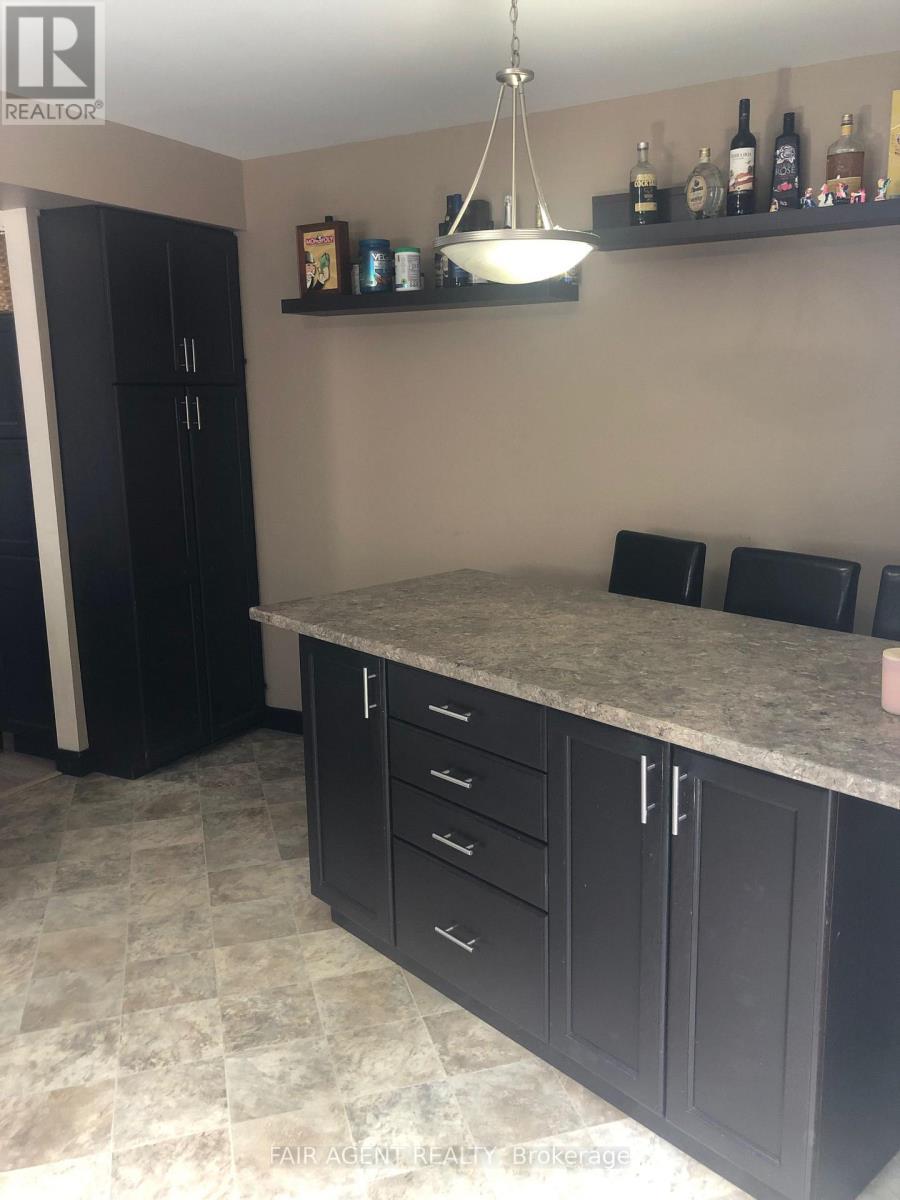 562 Erinbrook Drive, Kitchener, ON - Indoor