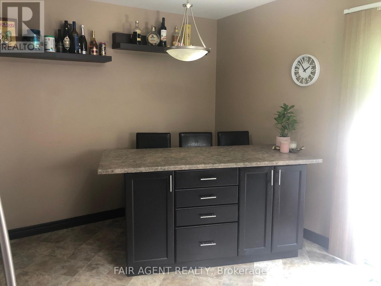 562 Erinbrook Drive, Kitchener, ON - Indoor Photo Showing Other Room