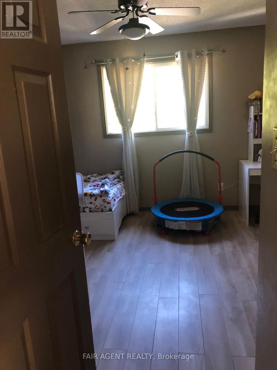 562 Erinbrook Drive, Kitchener, ON - Indoor Photo Showing Bedroom