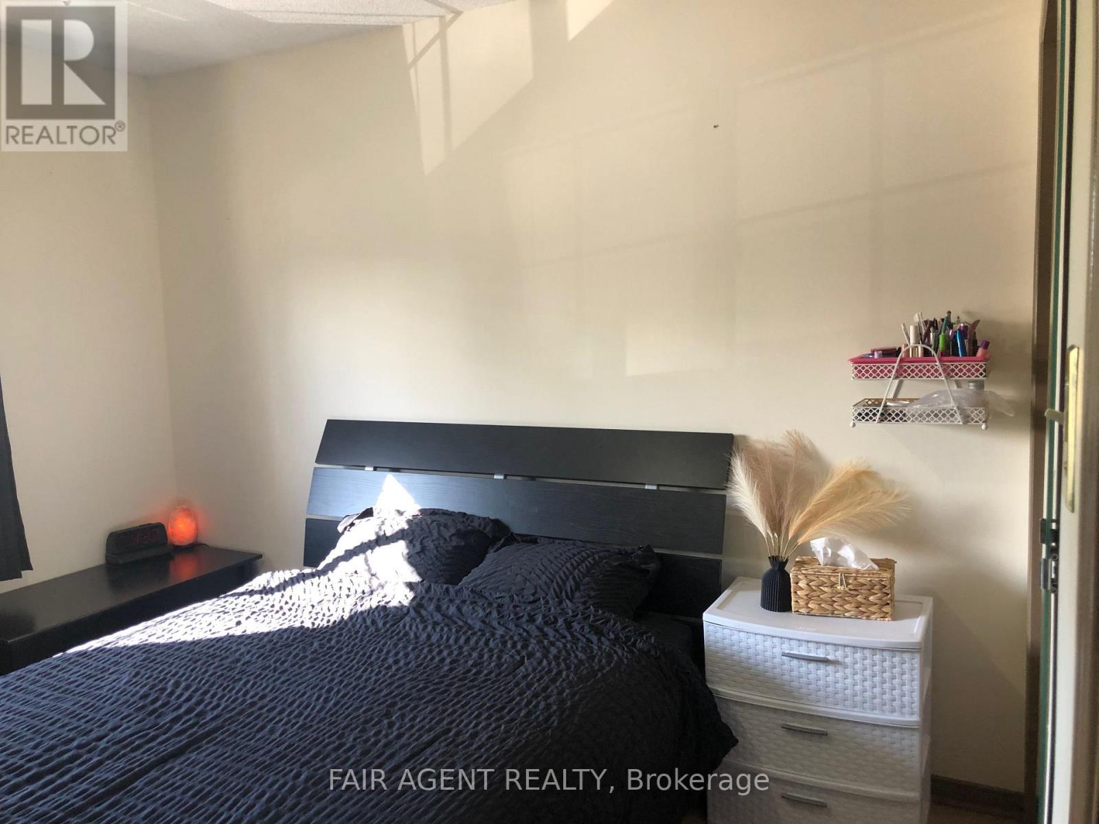 562 Erinbrook Drive, Kitchener, ON - Indoor Photo Showing Bedroom