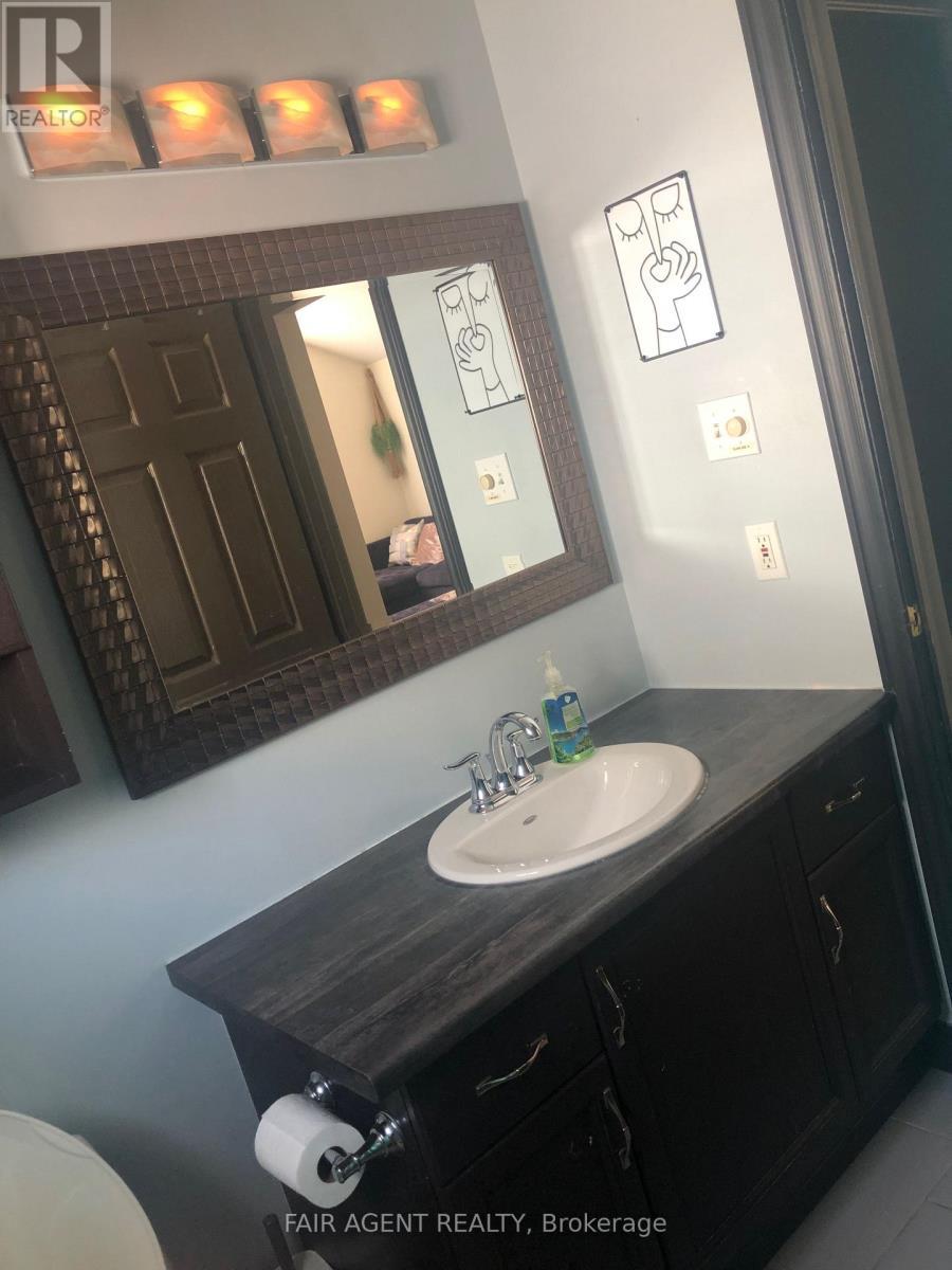 562 Erinbrook Drive, Kitchener, ON - Indoor Photo Showing Bathroom