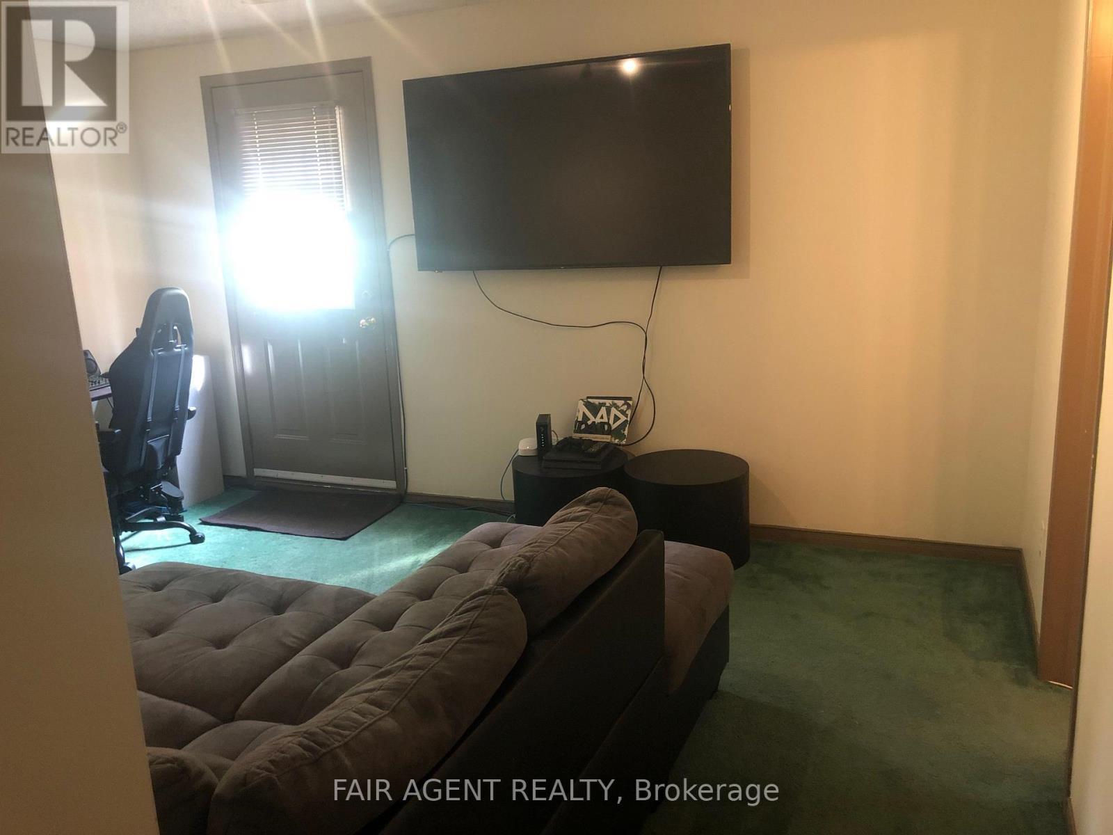 562 Erinbrook Drive, Kitchener, ON - Indoor Photo Showing Other Room