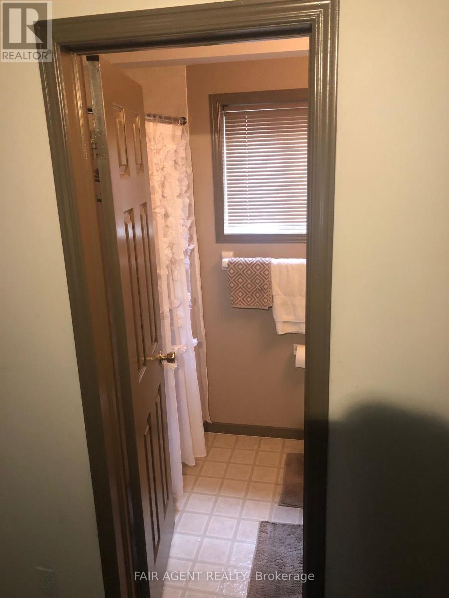 562 Erinbrook Drive, Kitchener, ON - Indoor