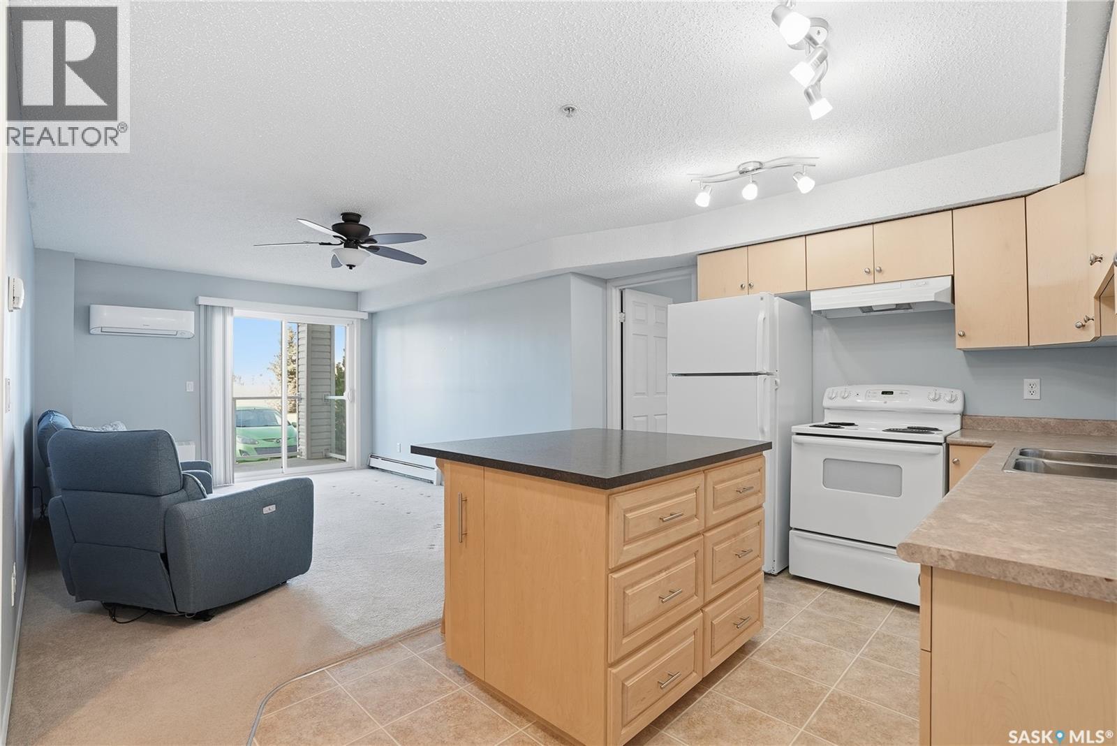 107 303 Lowe Road, Saskatoon, SK - Indoor Photo Showing Kitchen
