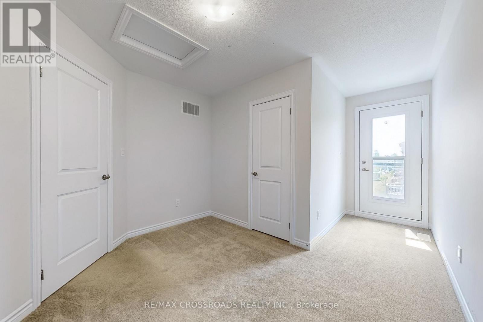 384 Okanagan Path, Oshawa, ON - Indoor Photo Showing Other Room