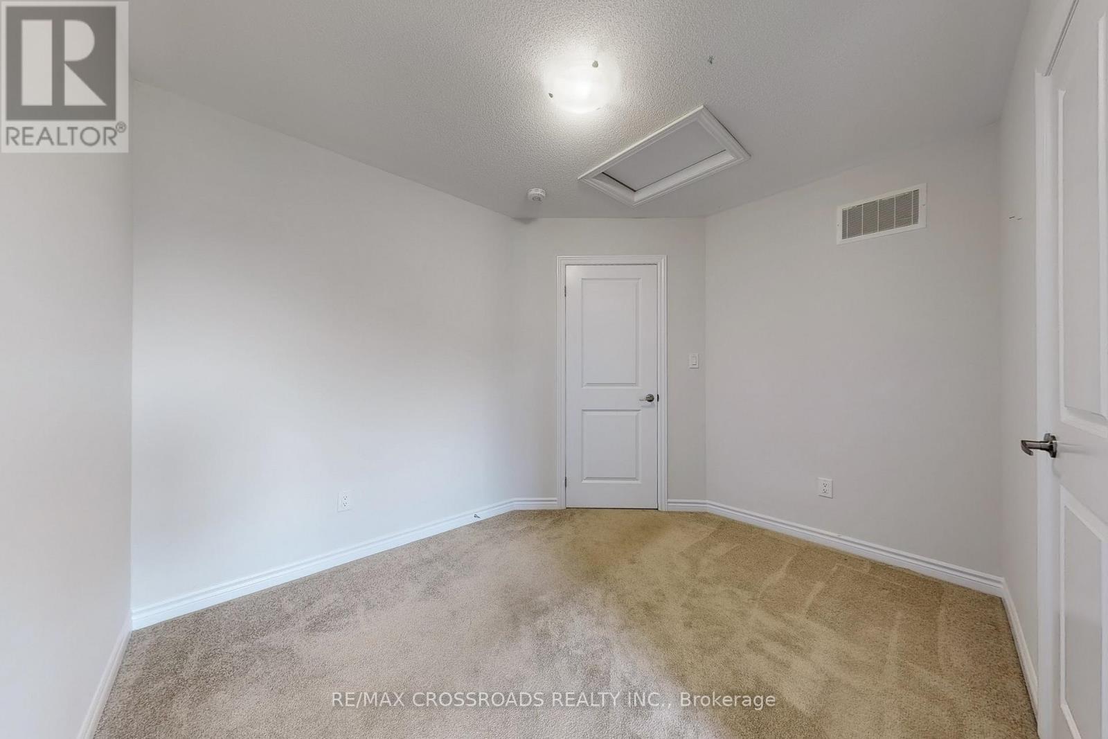 384 Okanagan Path, Oshawa, ON - Indoor Photo Showing Other Room