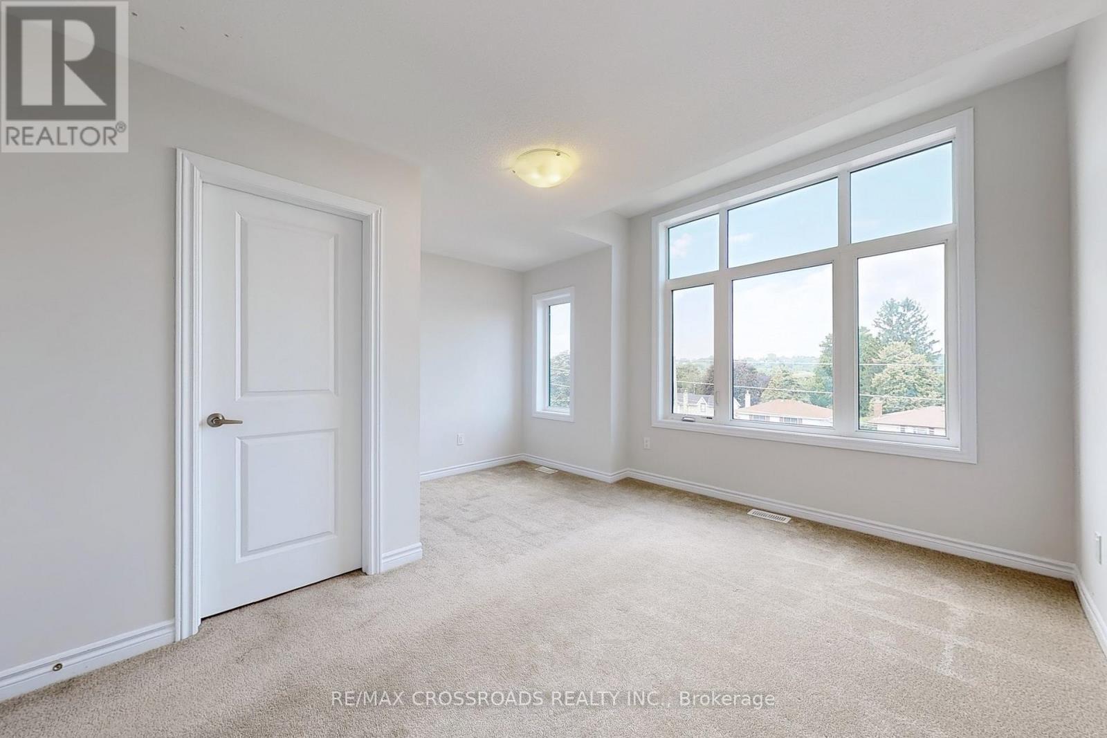 384 Okanagan Path, Oshawa, ON - Indoor Photo Showing Other Room