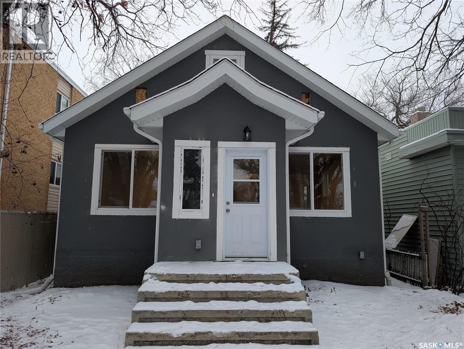 102 32Nd Street W, Saskatoon, SK - Outdoor