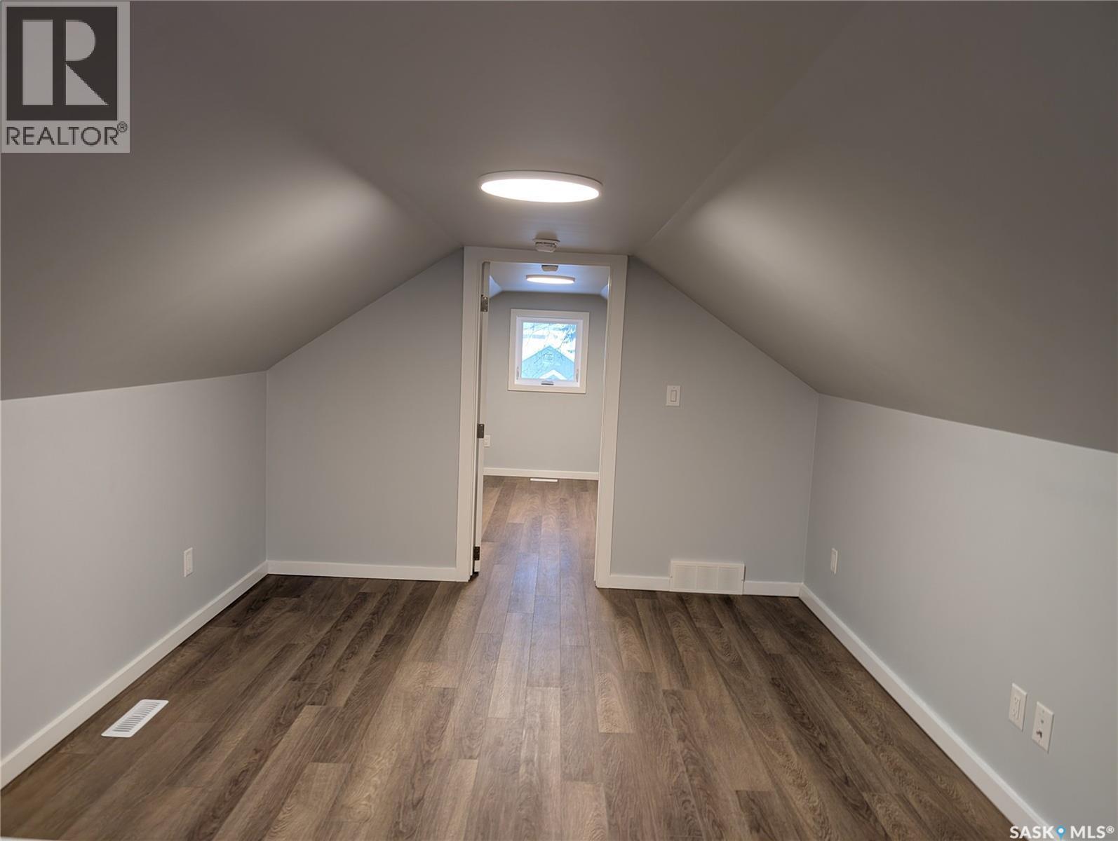 102 32Nd Street W, Saskatoon, SK - Indoor Photo Showing Other Room