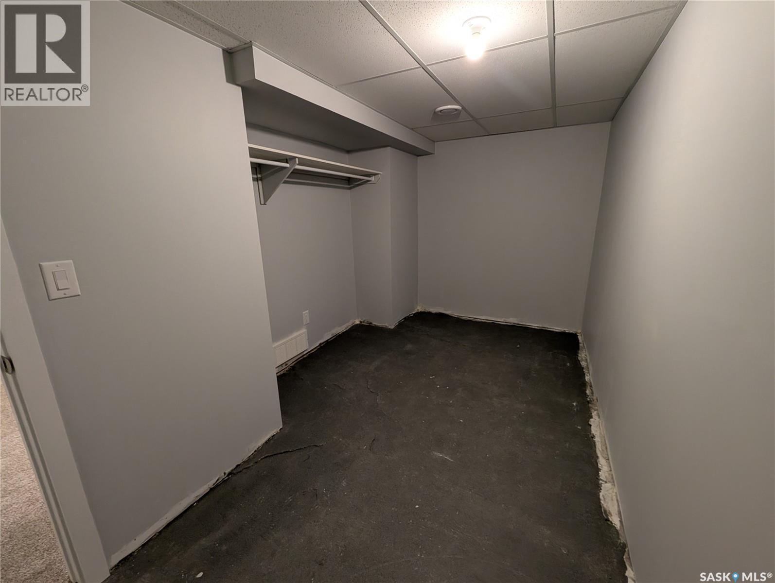 102 32Nd Street W, Saskatoon, SK - Indoor Photo Showing Other Room