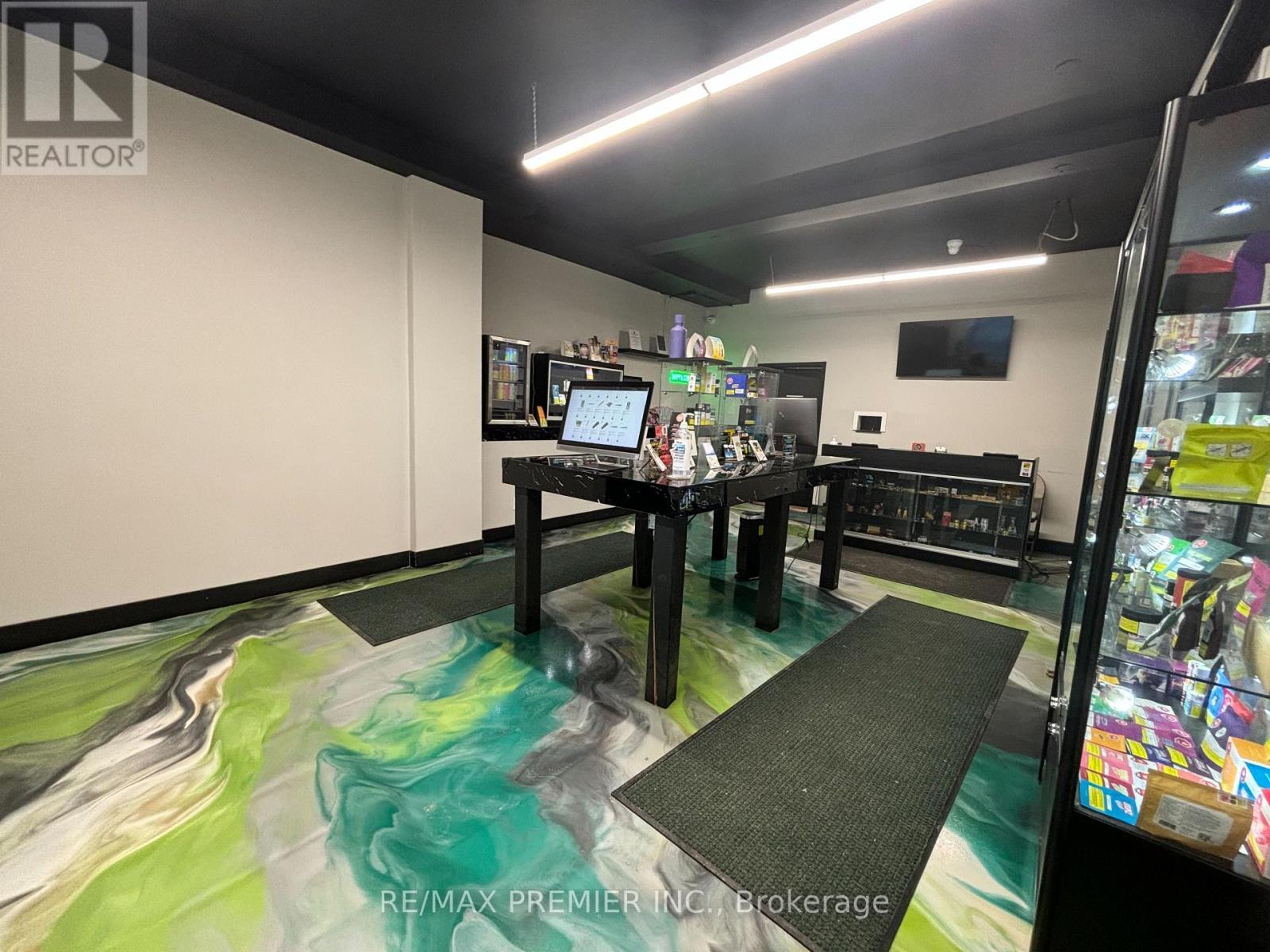 983 Lakeshore Road E, Mississauga, ON