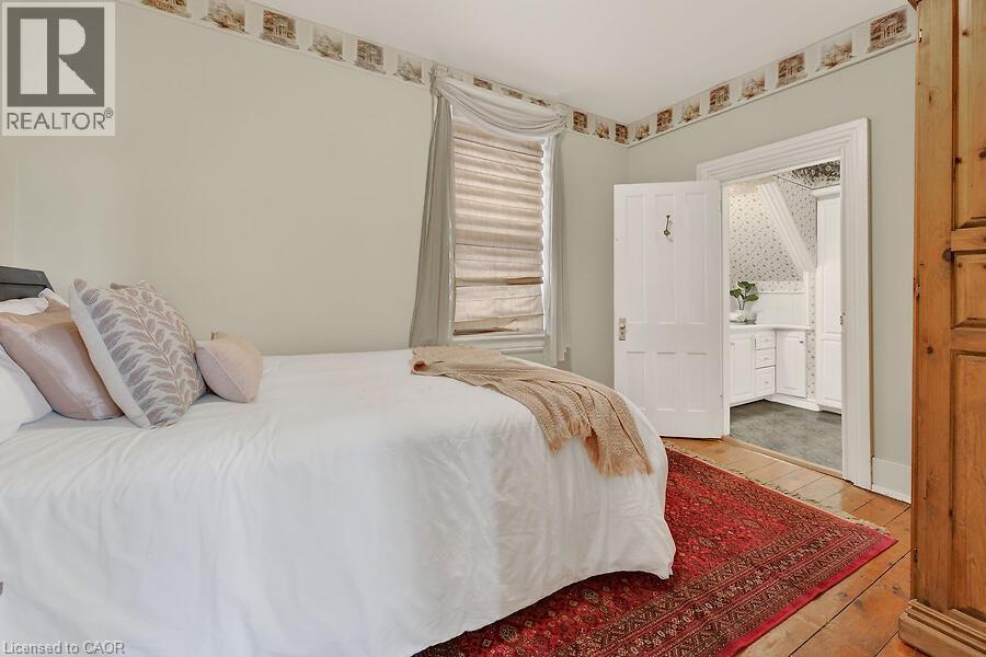 149 Argyle Street N, Caledonia, ON - Indoor Photo Showing Bedroom