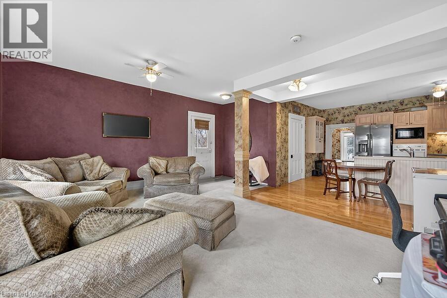 149 Argyle Street N, Caledonia, ON - Indoor Photo Showing Living Room