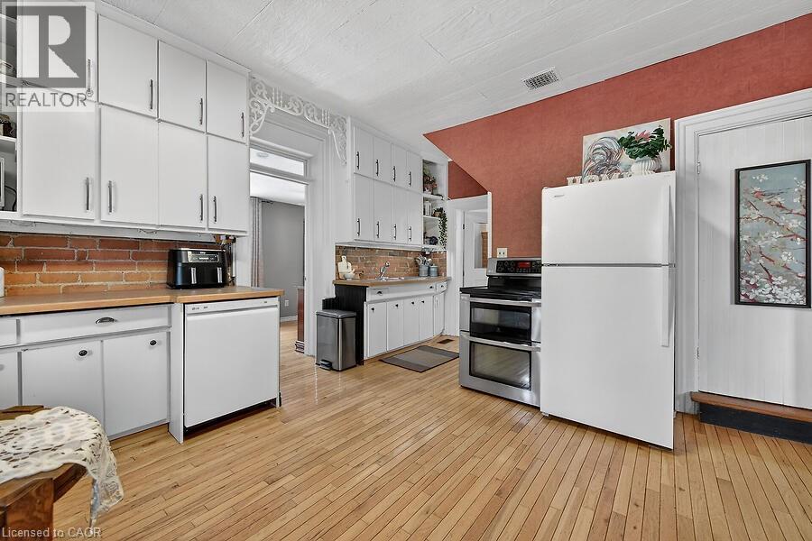 149 Argyle Street N, Caledonia, ON - Indoor Photo Showing Kitchen