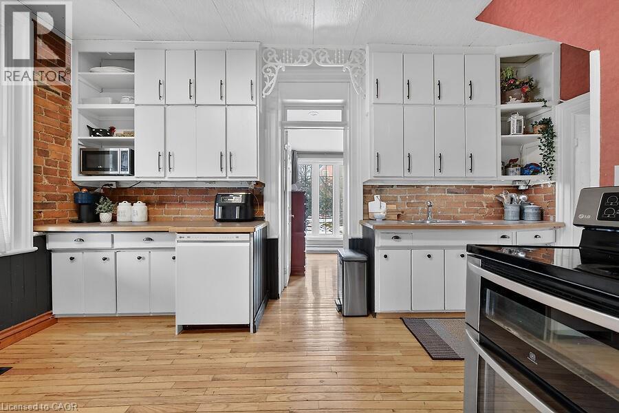 149 Argyle Street N, Caledonia, ON - Indoor Photo Showing Kitchen