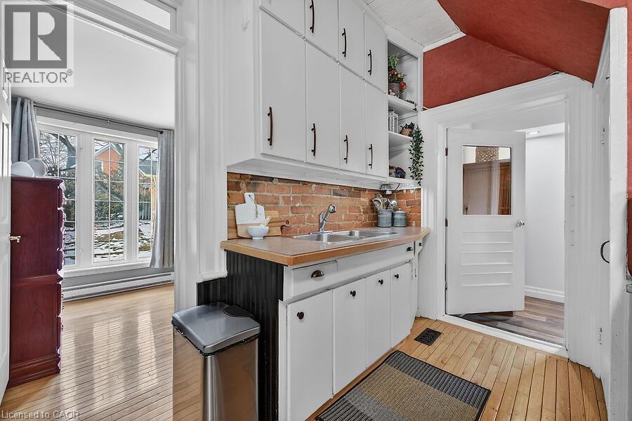 149 Argyle Street N, Caledonia, ON - Indoor