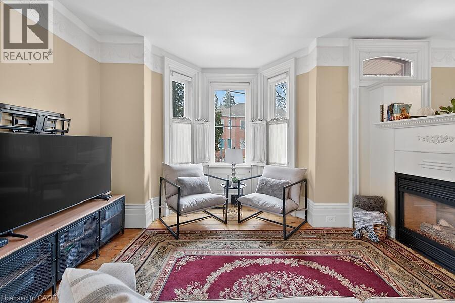 149 Argyle Street N, Caledonia, ON - Indoor With Fireplace
