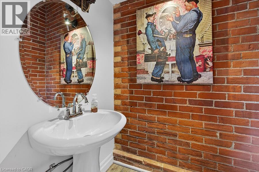 149 Argyle Street N, Caledonia, ON - Indoor Photo Showing Bathroom