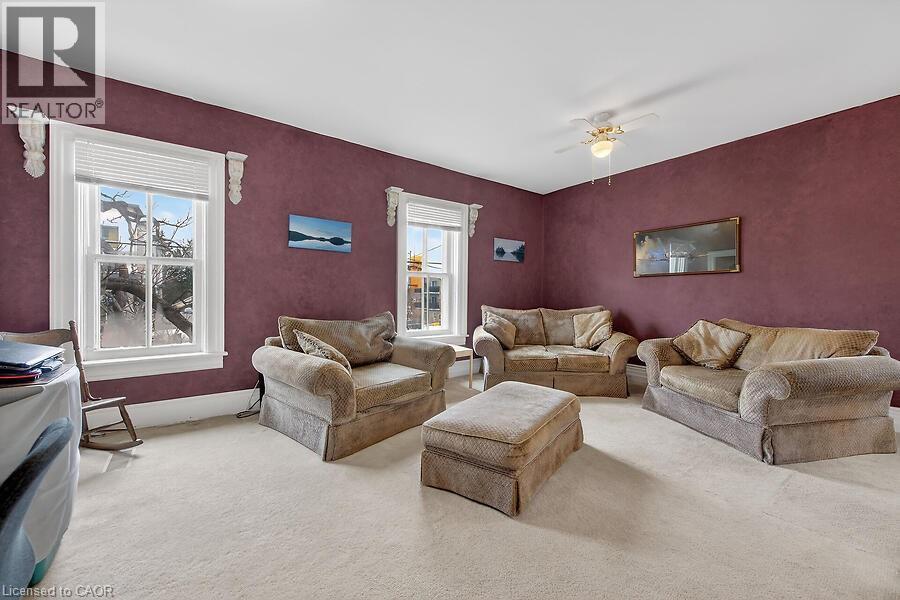 149 Argyle Street N, Caledonia, ON - Indoor Photo Showing Living Room