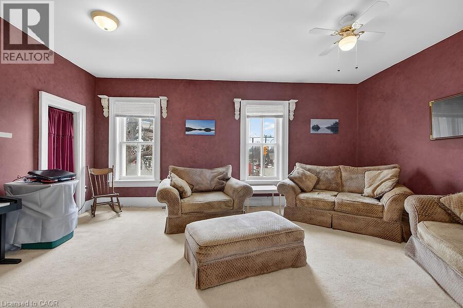 149 Argyle Street N, Caledonia, ON - Indoor Photo Showing Living Room