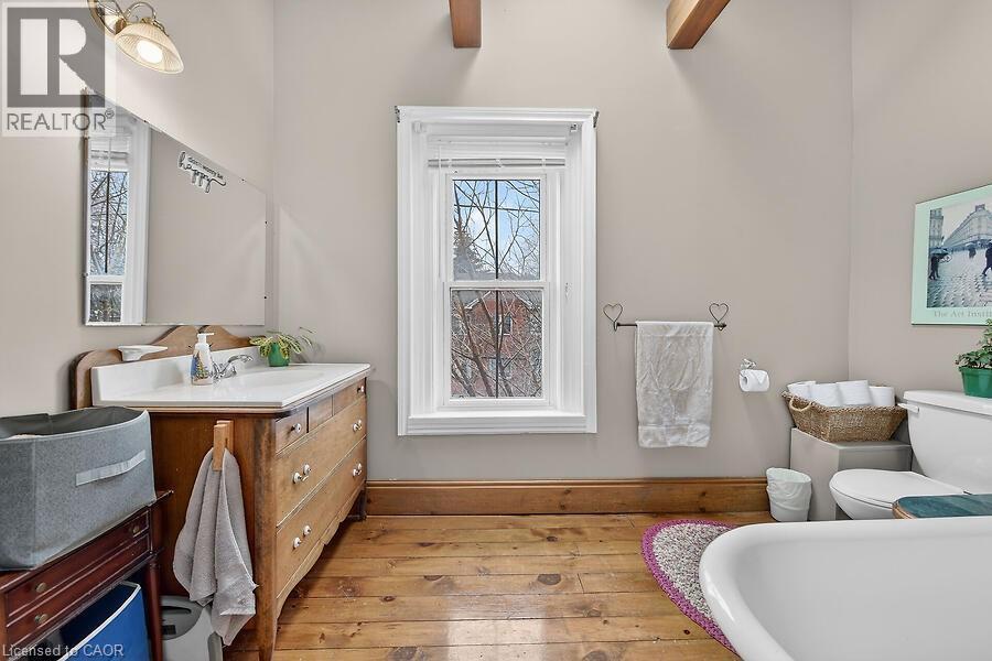 149 Argyle Street N, Caledonia, ON - Indoor Photo Showing Bathroom